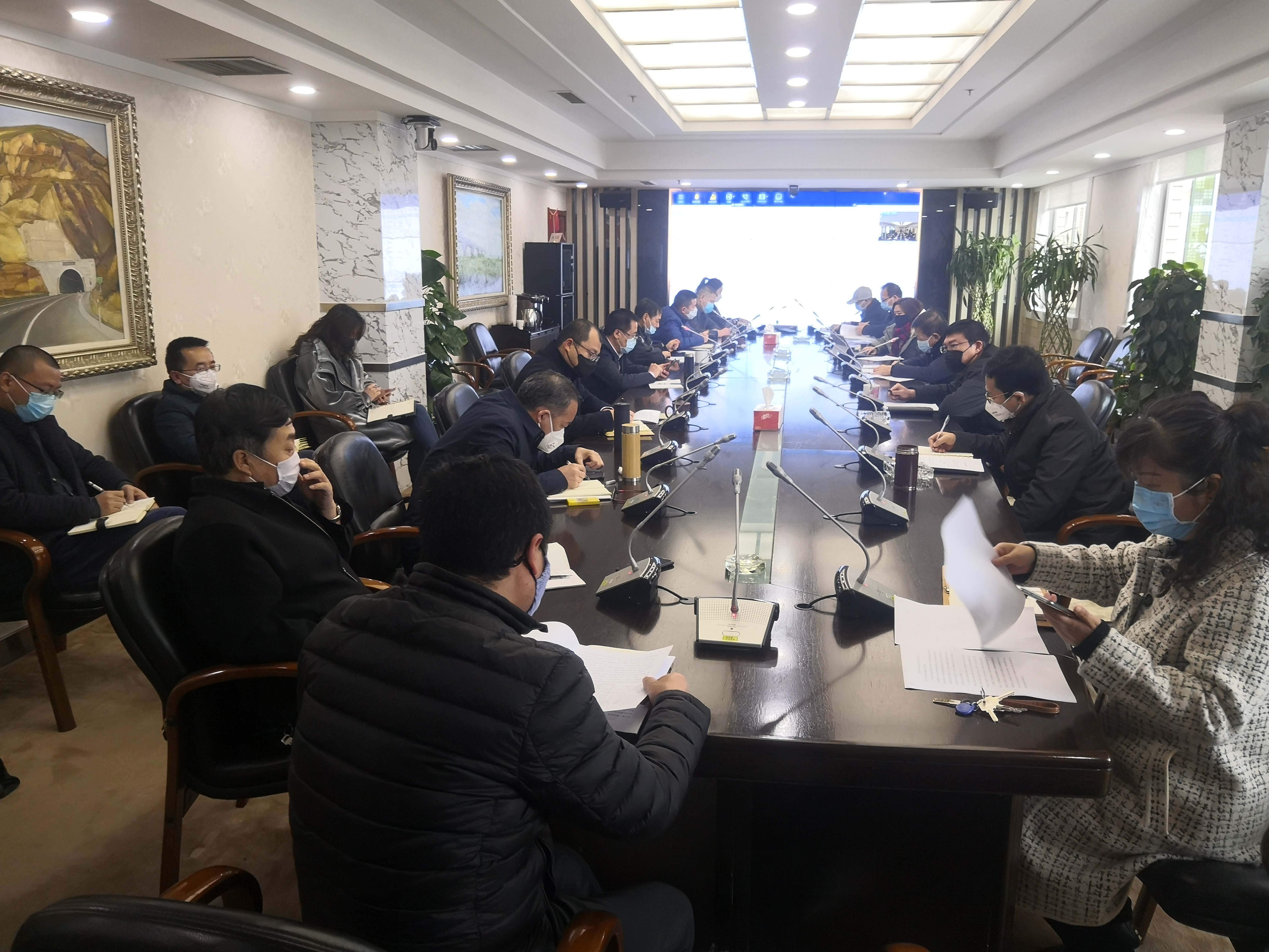 公司黨委中心組學習貫徹習近平總書記重要講話和中央政治局常委會會議精神
