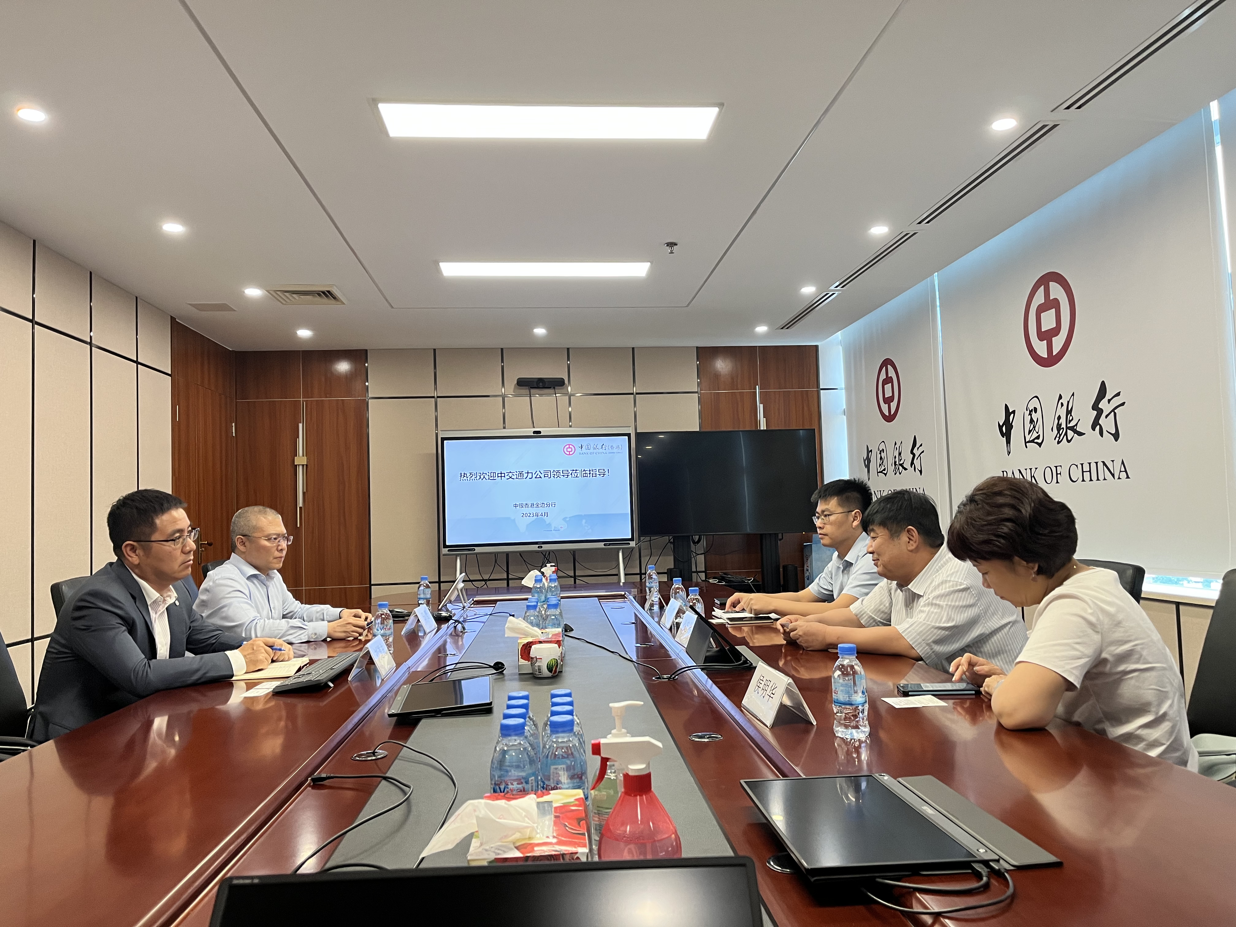 公司創始人孫忠弟一行與中國工商銀行金邊分行、 中國銀行（香港）金邊分行座談交流