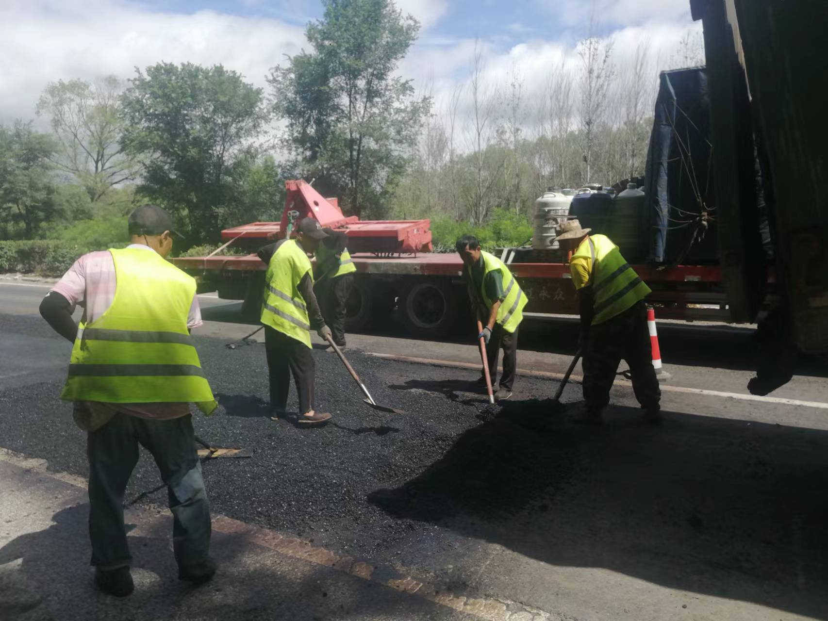 戰高溫 搶進度 迎國檢 致敬“酷暑”下的好通公路人